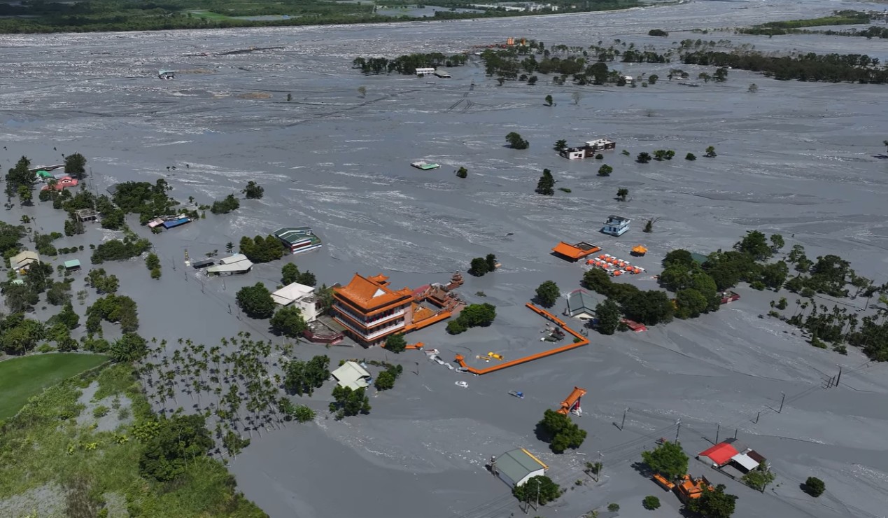  2025.09.27 河道土石溢流 - UAV 拍攝之災況 ( 佛祖街 ) 